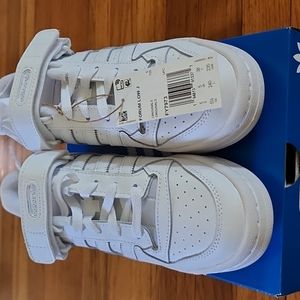 NWT Adidas Forum Low J Boys 5.5 Women 7.5